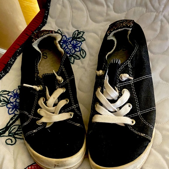 Stylish Black lady’s shoes. Size 71/2. - Picture 1 of 3